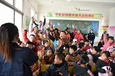 7790必发团委开展“青春照亮扶贫路”主题活动